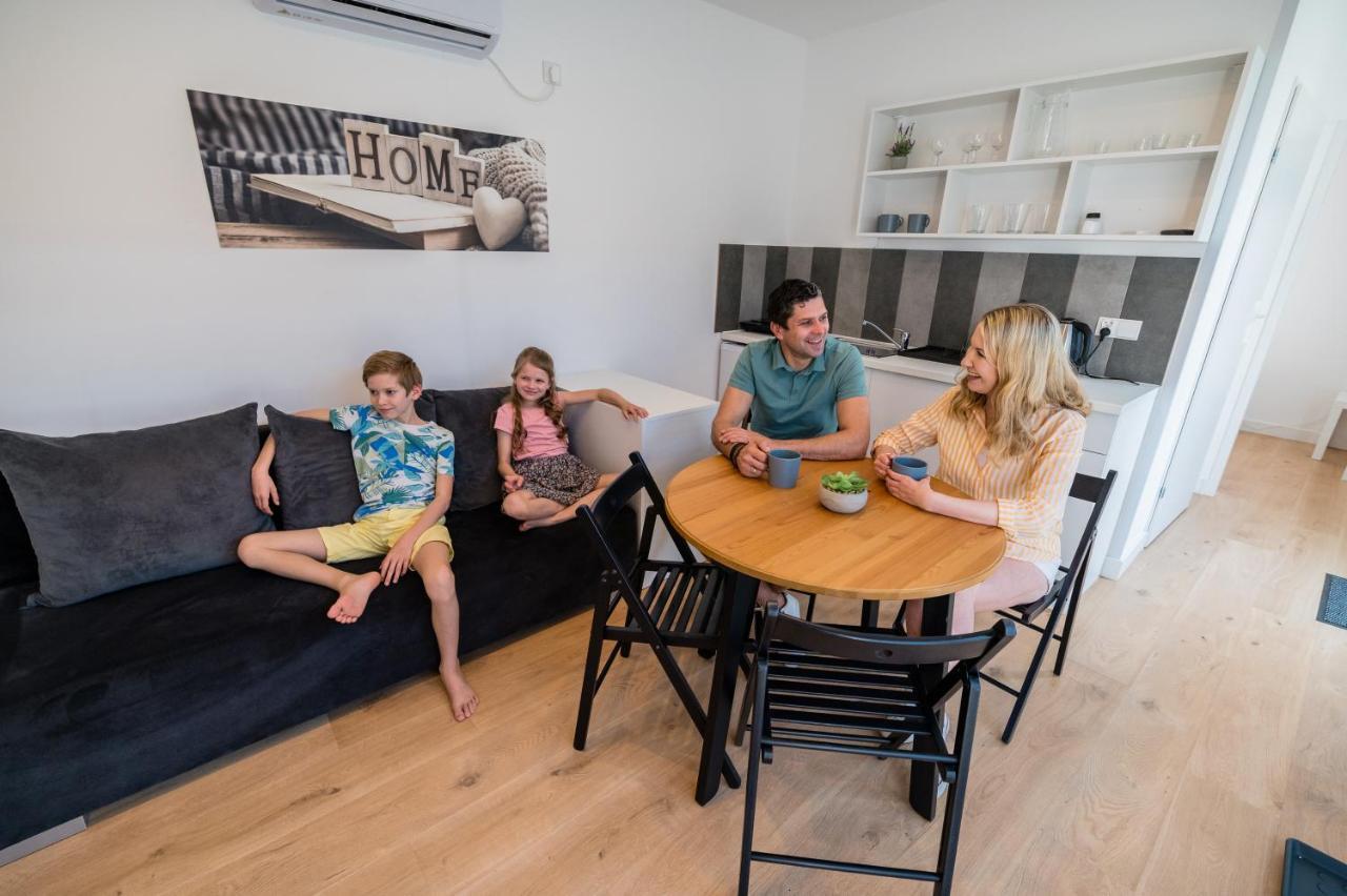 Scandi Village Zator Exteriör bild