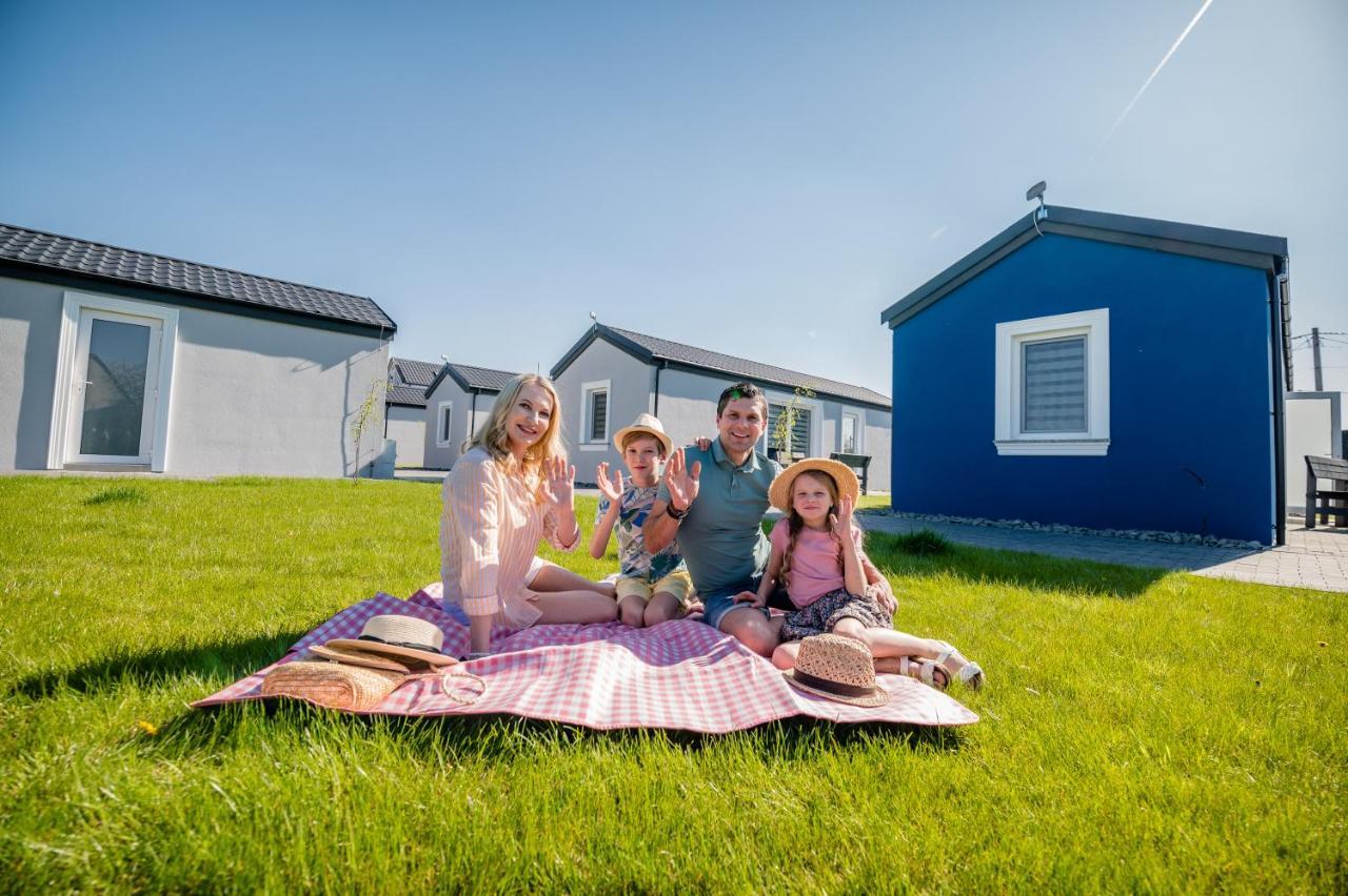 Scandi Village Zator Exteriör bild