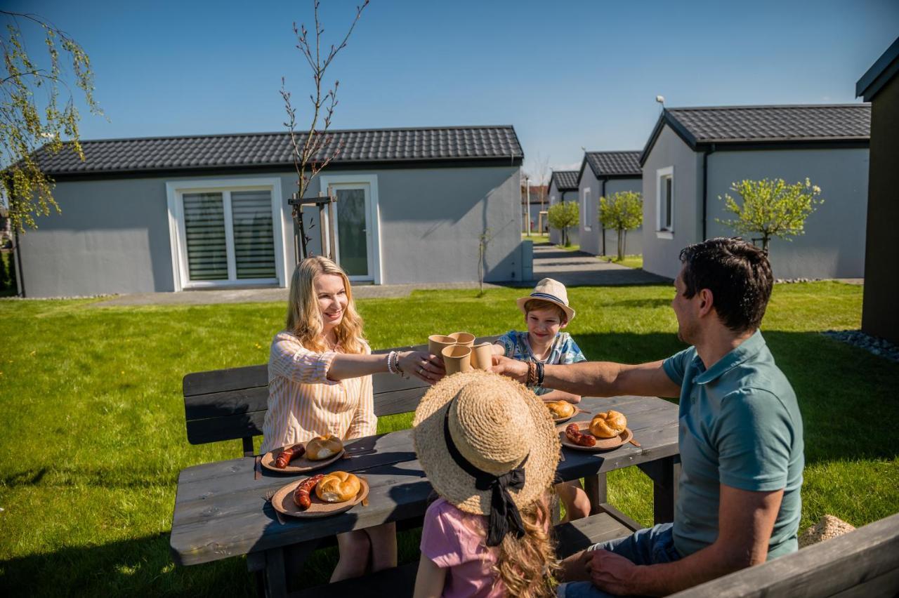 Scandi Village Zator Exteriör bild