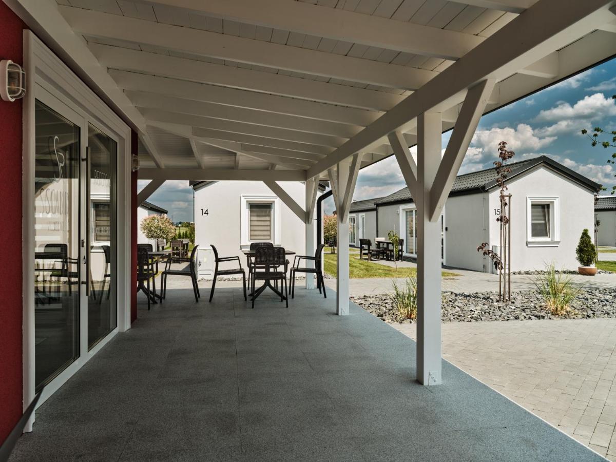 Scandi Village Zator Exteriör bild