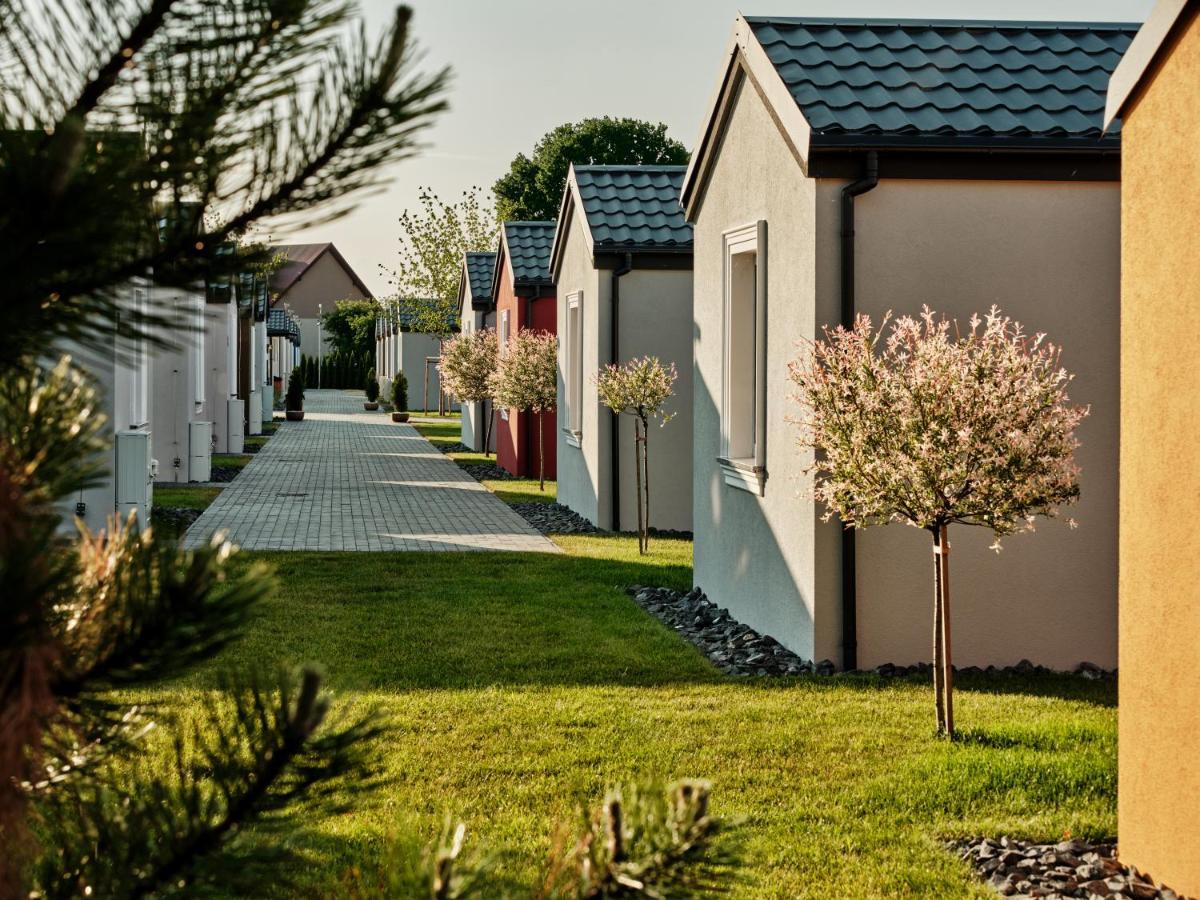 Scandi Village Zator Exteriör bild